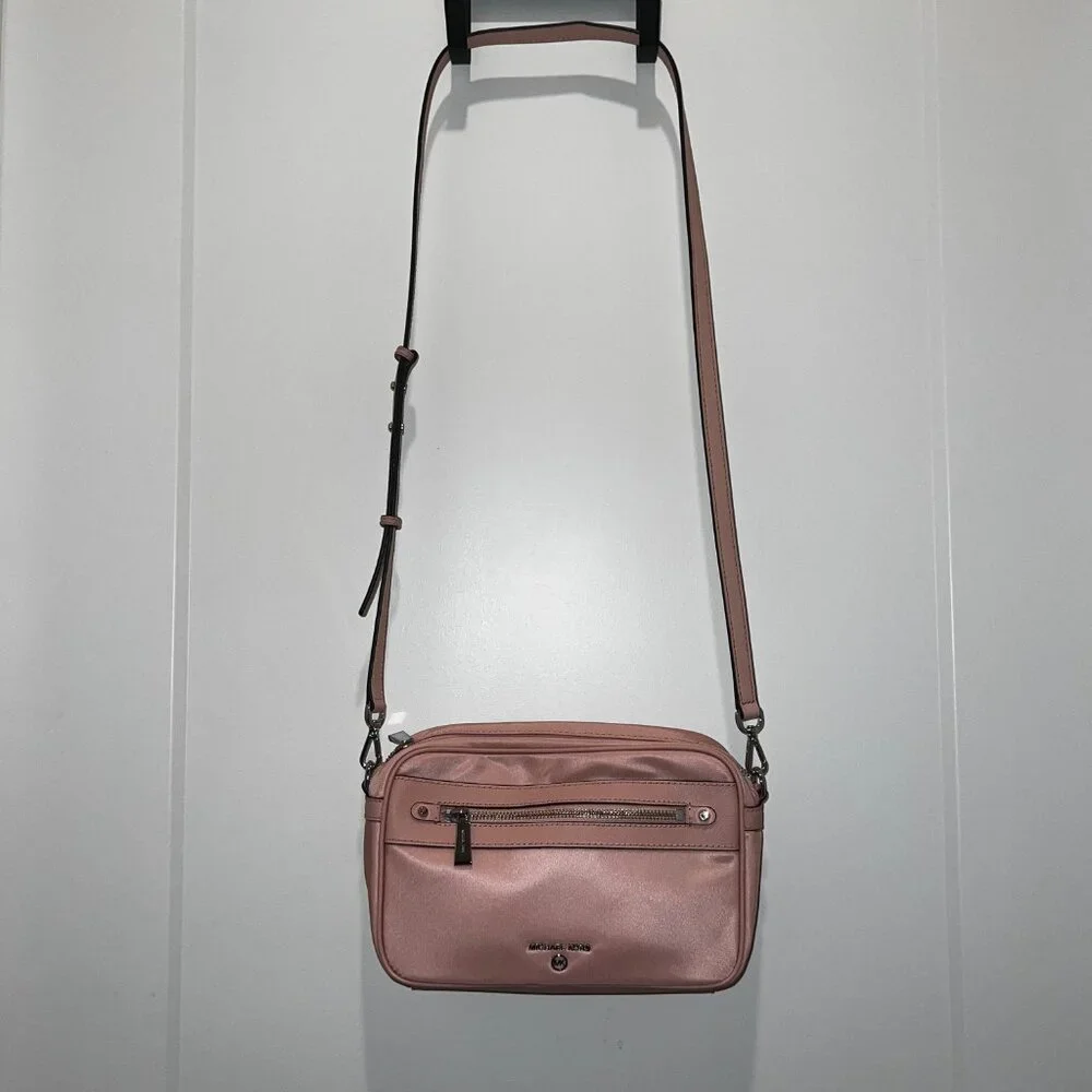 Michael Kors Jet Set Charm Nylon Large Crossbody Purse in Powder Blush Pink - Picture 2 of 10